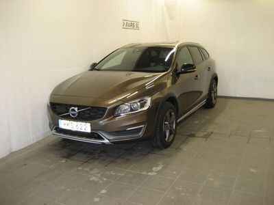 begagnad Volvo V60 CC D4 AWD Momentum Geartronic VOC190hk