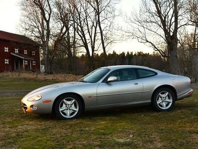 Silver met/antracit skinn Begagnad 2003 Jaguar XK Sportkupé | 188 000 kr