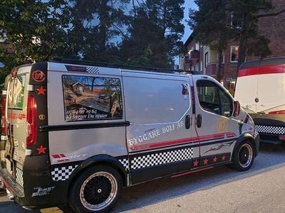 Begagnad Opel Vivaro 146 HK (107 kW) 2011 Silver blank metallic Minibuss