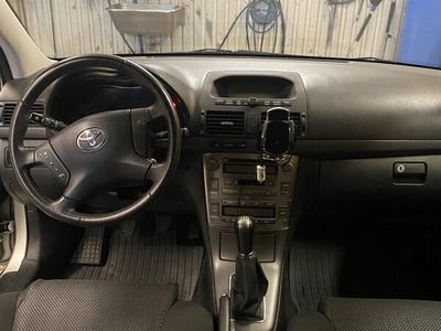 begagnad Toyota Avensis Kombi 2.0 D-4 VVT-i
