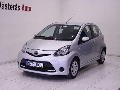 Begagnad Toyota Aygo 68 HK (50 kW) 2012 Silver Halvkombi