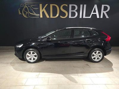 Begagnad Volvo V40 Momentum 120 HK (88 kW) 2016 Svart Halvkombi