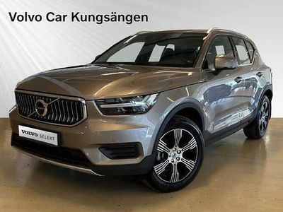 Grå Begagnad 2022 Volvo XC40 Inscription SUV | 299 900 kr (Marknadspris)