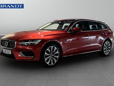 Röd Begagnad 2023 Volvo V60 Kombi | 379 900 kr (Marknadspris)