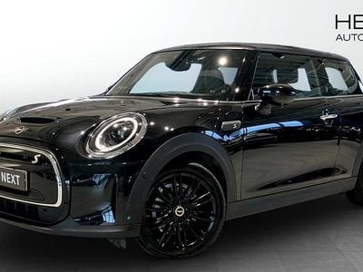 Svart Begagnad 2023 Mini Cooper SE Halvkombi | 254 700 kr (Marknadspris)