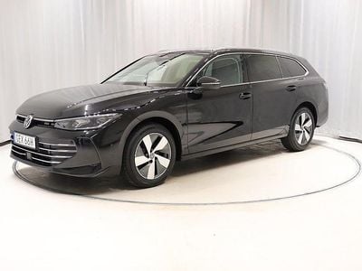 Oyster silver metallic Begagnad 2023 VW Passat Business Kombi | 368 800 kr (Dyr)