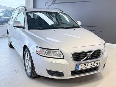 Ljusgrå Begagnad 2011 Volvo V50 Kinetic Kombi | 39 900 kr (Marknadspris)