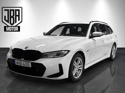 Begagnad BMW 330e M Sport 184 HK (135 kW) 2022 Vit Kombi