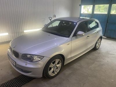 Grå Begagnad 2011 BMW 118 Advantage Halvkombi | 55 000 kr (Dyr)