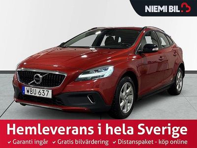 Röd Begagnad 2018 Volvo V40 Kinetic Halvkombi | 194 900 kr (Marknadspris)