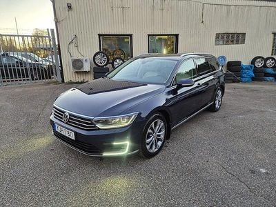 Mörkblå Begagnad 2016 VW Passat Executive Kombi | 164 000 kr (Lite dyr)