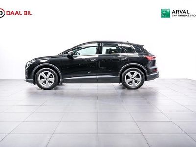 Svart Begagnad 2022 Audi Q4 e-tron Proline SUV | 269 700 kr (Marknadspris)