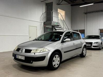 Ljusgrå Begagnad 2005 Renault Mégane II Halvkombi | 24 900 kr (Lite dyr)