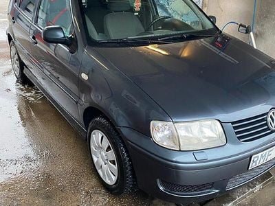 Begagnad VW Polo 75 HK (55 kW) 2000 Mörkgrå/svart