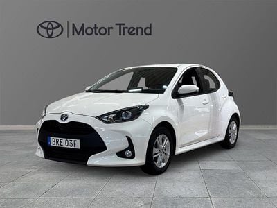 Begagnad Toyota Yaris Hybrid Active 117 HK (86 kW) 2022 Vit Halvkombi