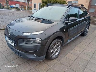 Svart Begagnad 2016 Citroën C4 Cactus PureTech Halvkombi | 64 900 kr (Marknadspris)