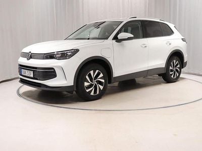 Vit Begagnad 2025 VW Tiguan Edition SUV | 459 900 kr (Dyr)