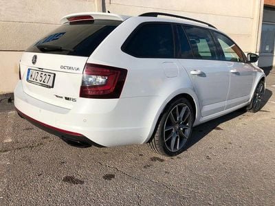 Begagnad Skoda Octavia RS 245 HK (180 kW) 2018 Vit (vitmetallic) Kombi