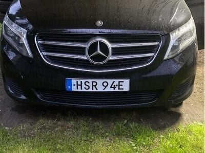 Mercedes V220