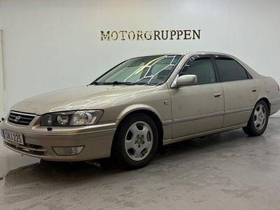 Begagnad Toyota Camry 126 HK (92 kW) 2001 Brun Sedan