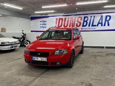 Röd Begagnad 2005 Volvo V50 Momentum Kombi | 29 900 kr (Marknadspris)