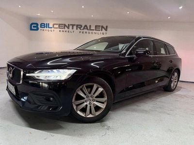 Svart Begagnad 2018 Volvo V60 Momentum Kombi | 237 900 kr (Marknadspris)