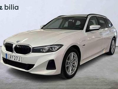Begagnad BMW 330e 2023 Vit Kombi