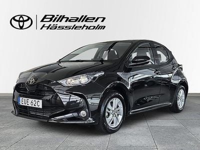 Begagnad Toyota Yaris Hybrid Active 117 HK (86 kW) 2024 Svart Halvkombi