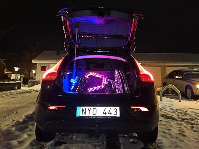 Metalic Begagnad 2014 Volvo V40 Halvkombi | 149 800 kr (Marknadspris)