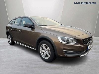 Brun Begagnad 2015 Volvo V60 CC Business Edition Kombi | 169 500 kr (Dyr)