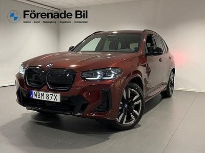 Röd Begagnad 2024 BMW iX3 M Sport SUV | 589 000 kr (Marknadspris)
