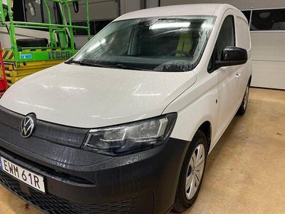 Vit Begagnad 2024 VW Caddy Minibuss | 329 000 kr (Marknadspris)
