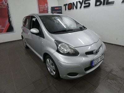 Silver Begagnad 2011 Toyota Aygo Halvkombi | 36 900 kr (Marknadspris)