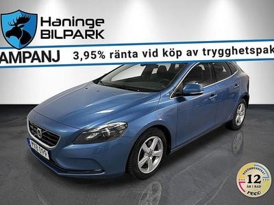 Blå Begagnad 2016 Volvo V40 Momentum Halvkombi | 119 995 kr (Marknadspris)