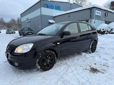 Svart Begagnad 2006 Kia Rio Halvkombi | 22 900 kr (Marknadspris)