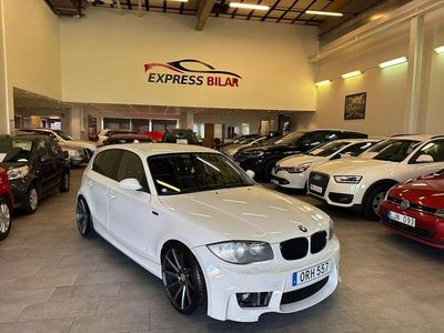 Begagnad BMW 118 Advantage 143 HK (105 kW) 2008 Vit Halvkombi