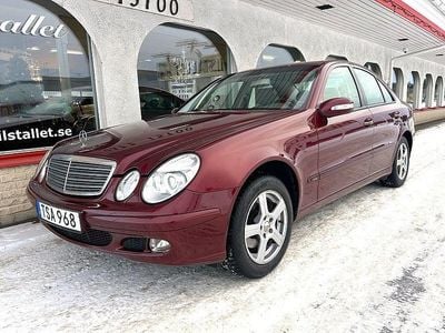 Mörkröd Begagnad 2002 Mercedes E220 Classic Sedan | 49 900 kr (Lite dyr)