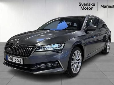 Grå Begagnad 2022 Skoda Superb Style Kombi | 289 200 kr (Marknadspris)