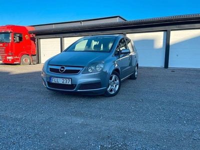 Begagnad Opel Zafira 140 HK (102 kW) 2007 Grå Minibuss