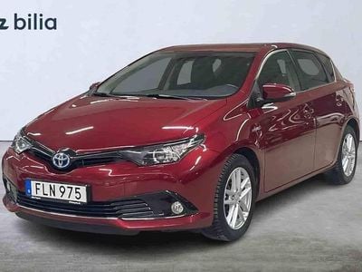 Begagnad Toyota Auris Hybrid 2018 Röd Halvkombi