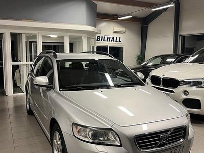 Ljusgrå Begagnad 2009 Volvo V50 Momentum Kombi | 63 900 kr (Lite dyr)