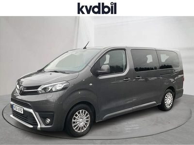 Grå Begagnad 2022 Toyota Proace Verso Kombi | 329 000 kr (Marknadspris)