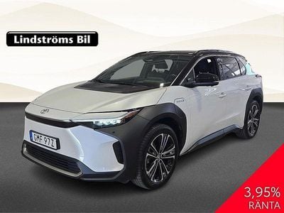 Vit Begagnad 2022 Toyota bZ4X Executive SUV | 359 900 kr (Marknadspris)