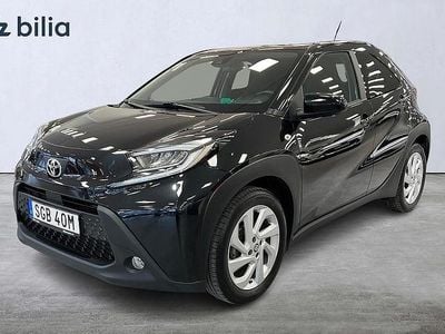 Svart Begagnad 2022 Toyota Aygo X Comfort SUV | 159 900 kr (Marknadspris)