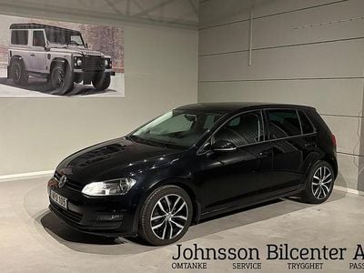 Svart Begagnad 2015 VW Golf VII Halvkombi | 89 900 kr (Marknadspris)