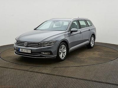 Grå Begagnad 2023 VW Passat GT Kombi | 334 900 kr (Marknadspris)
