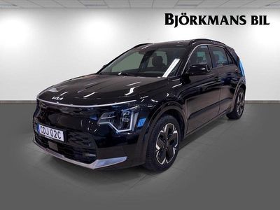 Svart (/abp/ aurora black pearl m) Begagnad 2022 Kia e-Niro SUV | 279 900 kr (Marknadspris)