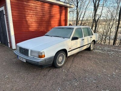 Vit Begagnad 1990 Volvo 740 Sedan | 35 000 kr