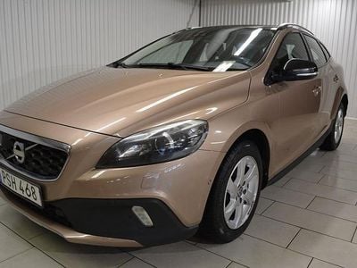 Brun Begagnad 2014 Volvo V40 CC Summum Kombi | 119 000 kr (Bra pris)