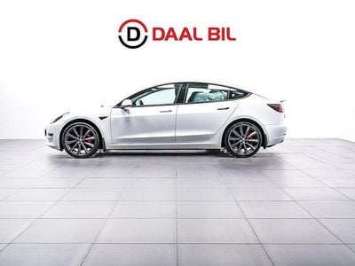 Vit Begagnad 2022 Tesla Model 3 Performance Sedan | 369 700 kr (Marknadspris)